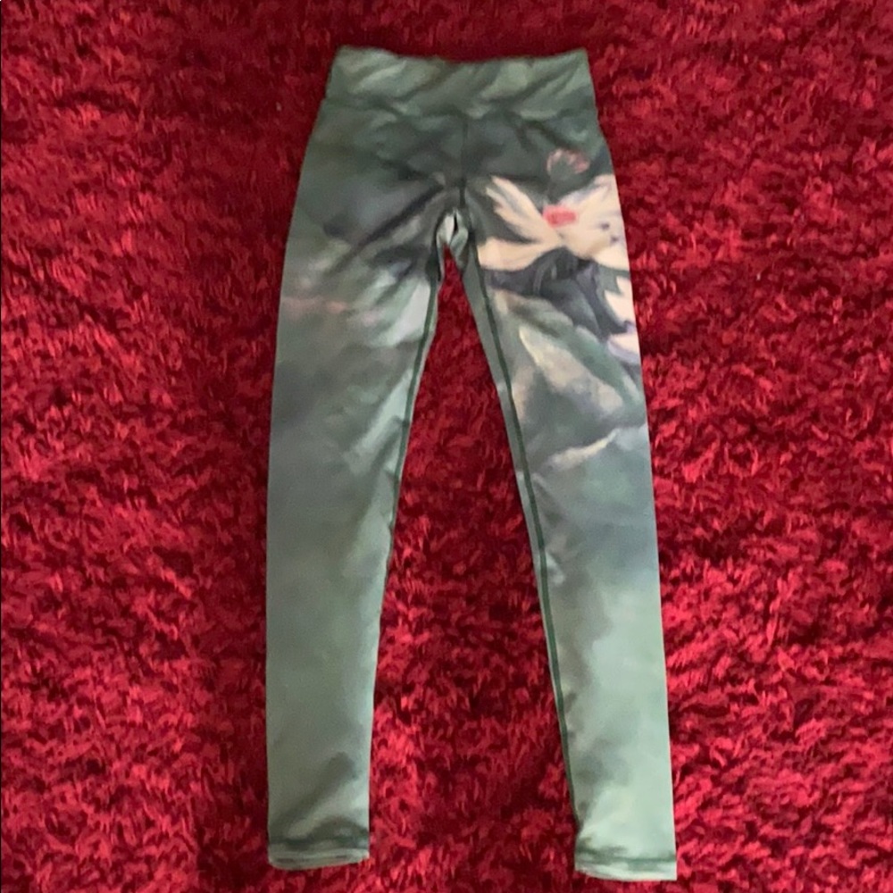 Super cute unique leggings